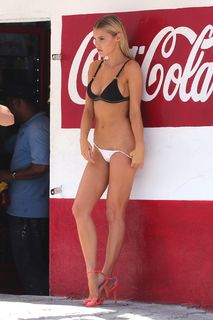 Joy Corrigan feet photo thumbnail