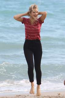 Joy Corrigan feet photo thumbnail