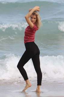 Joy Corrigan feet photo thumbnail