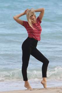 Joy Corrigan feet photo thumbnail