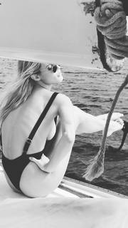 Joy Corrigan feet photo thumbnail