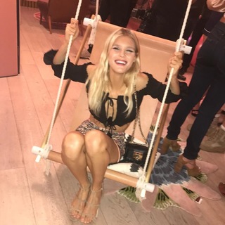 Joy Corrigan feet photo thumbnail