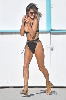 Joy Corrigan feet photo thumbnail