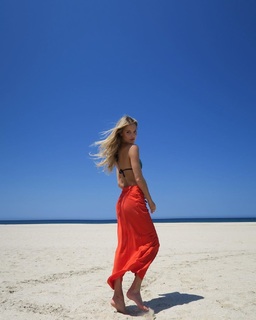 Joy Corrigan feet photo thumbnail