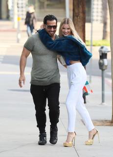 Joy Corrigan feet photo thumbnail