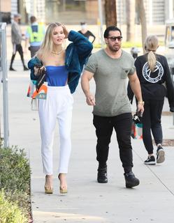 Joy Corrigan feet photo thumbnail