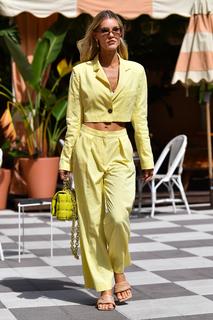 Joy Corrigan feet photo thumbnail