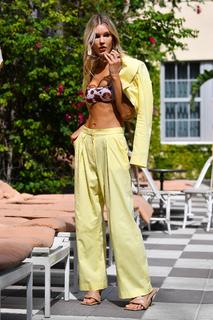 Joy Corrigan feet photo thumbnail