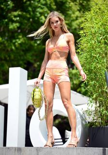 Joy Corrigan feet photo thumbnail