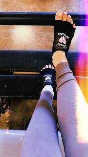 Joy Corrigan feet photo thumbnail