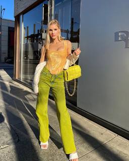 Joy Corrigan feet photo thumbnail