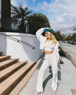 Joy Corrigan feet photo thumbnail