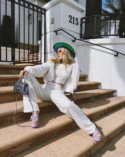 Joy Corrigan feet photo thumbnail