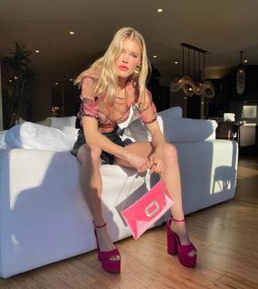 Joy Corrigan feet photo thumbnail