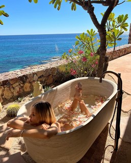 Joy Corrigan feet photo thumbnail