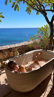 Joy Corrigan feet photo thumbnail