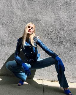 Joy Corrigan feet photo thumbnail