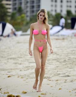 Joy Corrigan feet photo thumbnail