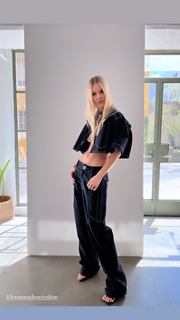 Joy Corrigan feet photo thumbnail