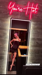 Joy Corrigan feet photo thumbnail