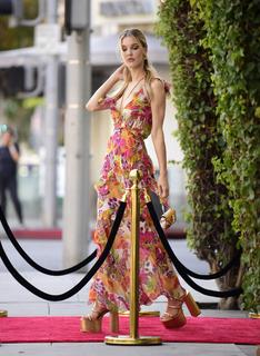 Joy Corrigan feet photo thumbnail