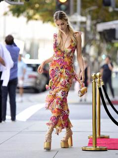 Joy Corrigan feet photo thumbnail