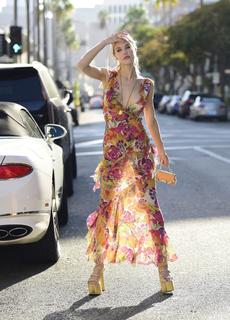 Joy Corrigan feet photo thumbnail