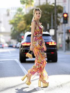 Joy Corrigan feet photo thumbnail