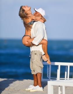 Joy Corrigan feet photo thumbnail