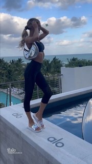 Joy Corrigan feet photo thumbnail