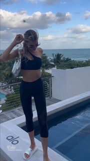 Joy Corrigan feet photo thumbnail