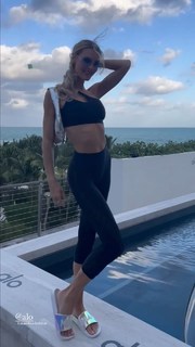 Joy Corrigan feet photo thumbnail