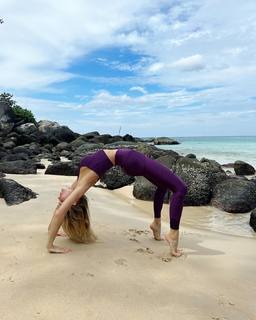 Joy Corrigan feet photo thumbnail