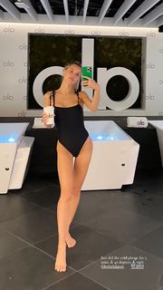 Joy Corrigan feet photo thumbnail