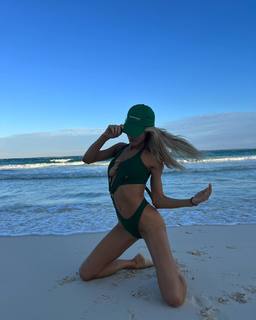 Joy Corrigan feet photo thumbnail