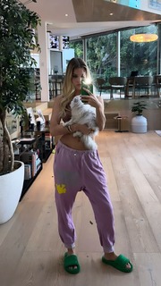 Joy Corrigan feet photo thumbnail