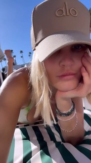 Joy Corrigan feet photo thumbnail