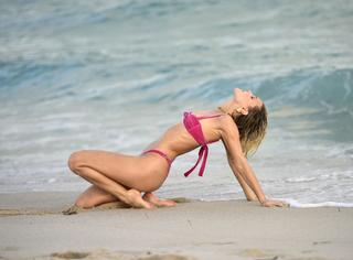 Joy Corrigan feet photo thumbnail