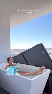 Joy Corrigan feet photo thumbnail