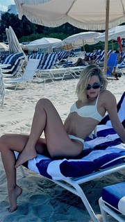 Joy Corrigan feet photo thumbnail