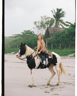 Joy Corrigan feet photo thumbnail