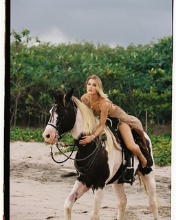 Joy Corrigan feet photo thumbnail