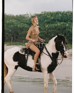 Joy Corrigan feet photo thumbnail