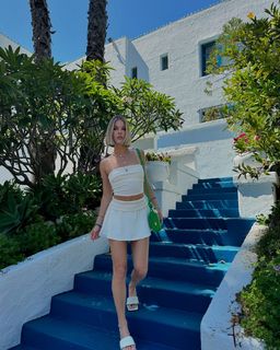 Joy Corrigan feet photo thumbnail