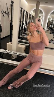 Joy Corrigan feet photo thumbnail