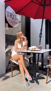 Joy Corrigan feet photo thumbnail