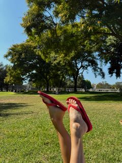 Joy Corrigan feet photo thumbnail