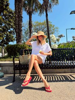 Joy Corrigan feet photo thumbnail