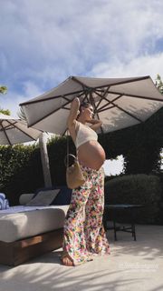 Joy Corrigan feet photo thumbnail