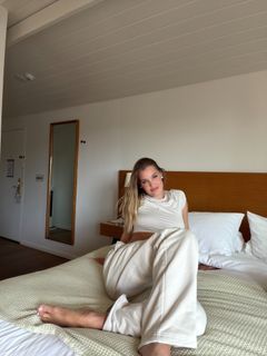 Joy Corrigan feet photo thumbnail